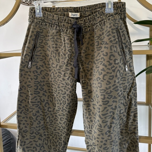 Aritzia leopard joggers - Picture 5 of 5